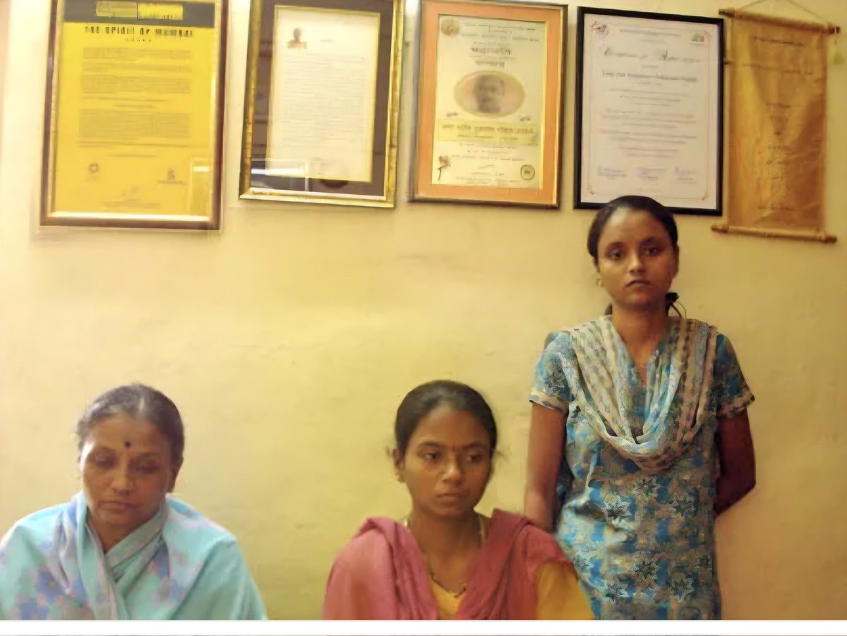 megirish2001's tweet image. #BalidanDiwas #BravestOfBrave 
Enemies of our country had made a perfect plan to paint Hindus as &apos;saffron terrorists&apos;.  

But our Army Naik &amp;amp; Police ASI, Braveheart Tukaram Omble AC(P), despite being unarmed &amp;amp; 54 years old, caught the fully armed Pakistani terrorist Ajmal Kasab…