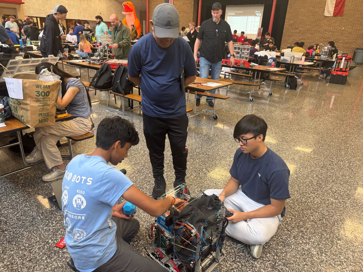 DiscoBots tweet media