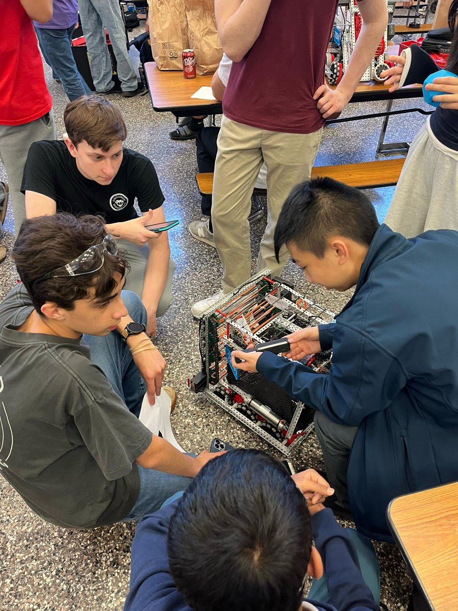 DiscoBots tweet media