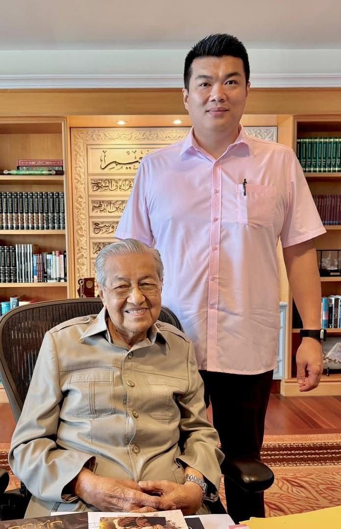 OrenjiRenOren's tweet photo. Ramai DM abam tanya pasal @shamsuliskandar. Abam neutral dlm kes ni, benar berlaku apa yg didakwa atau x, hanya yg kat situ je tau.. 

Cuma abam nampak satu je.. 

Gambar ni cukup menceritakan segala permainan yg berlaku. Yg paham tu paham je lah.. https://t.co/E6hIe2PwCe