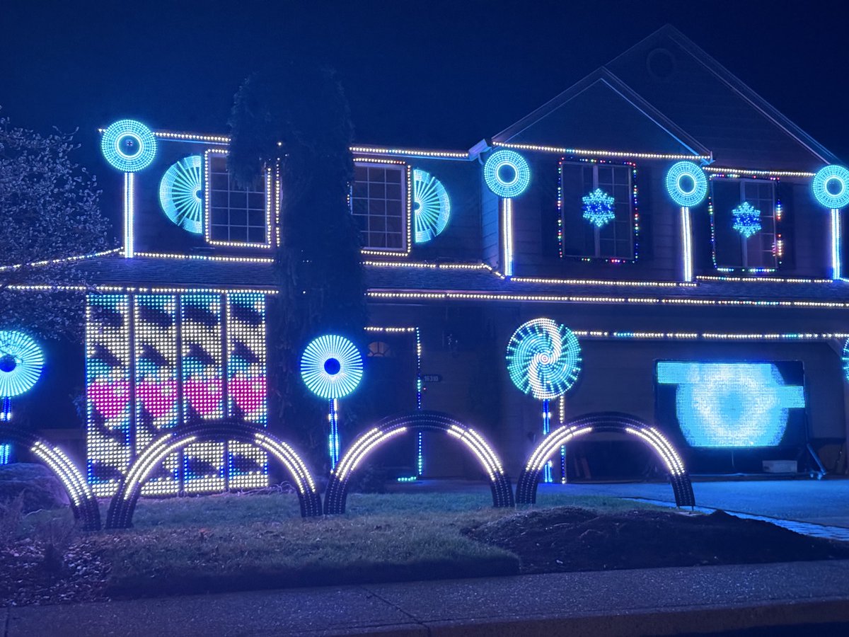 PacNWxmaslights's tweet photo. 2024 Preview prepping for 2025 https://t.co/jvkTD3aBqc