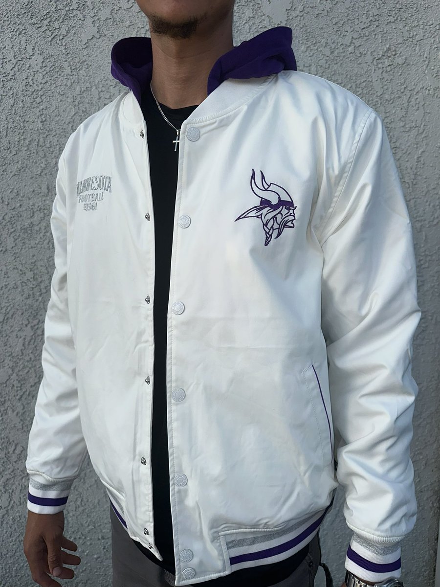 shelbytweten's tweet image. ❄️Officially 1 month from the white out game &amp;amp; Christmas!! Still some jackets left for purchase! ❄️

X/XL/3X available 

Originally $170 - now $100

ariesarchive.com

#skol