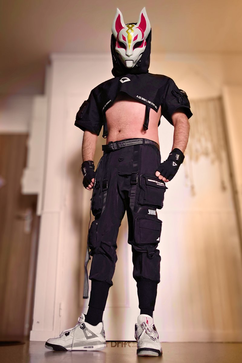 DriftButIrl's tweet image. It's you again ? 🦊✨👟