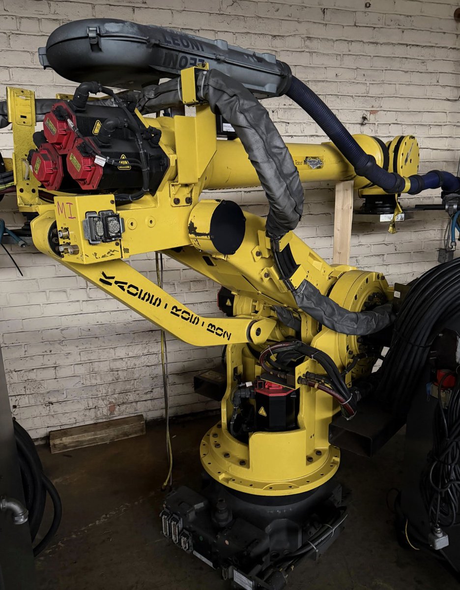 DeveloperHarris's tweet image. i own a 6dof arm now btw

his name is CASE