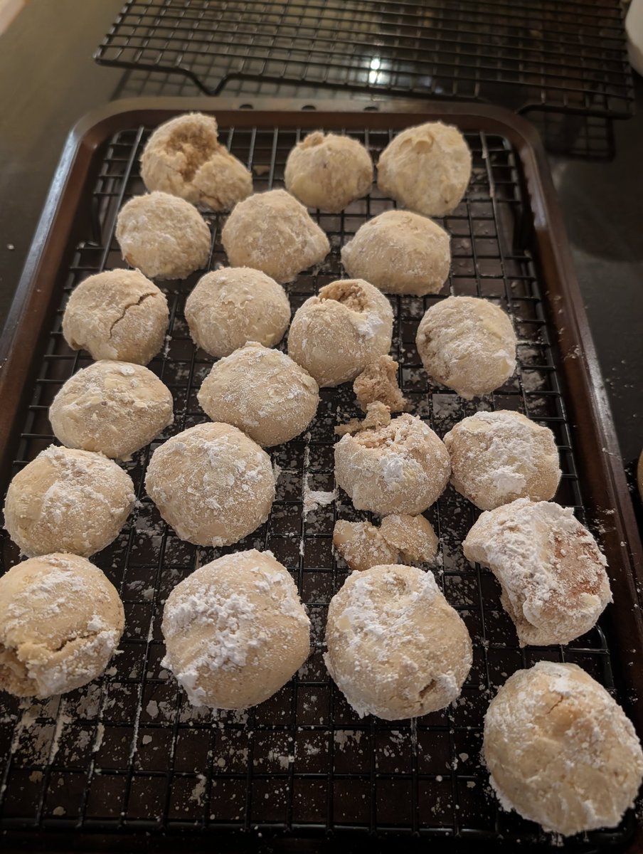 Michael_Druggan's tweet image. In my family we have a tradition of giving baked goods as presents. It&apos;s my dad&apos;s birthday today so I made these powdered sugar cookies.