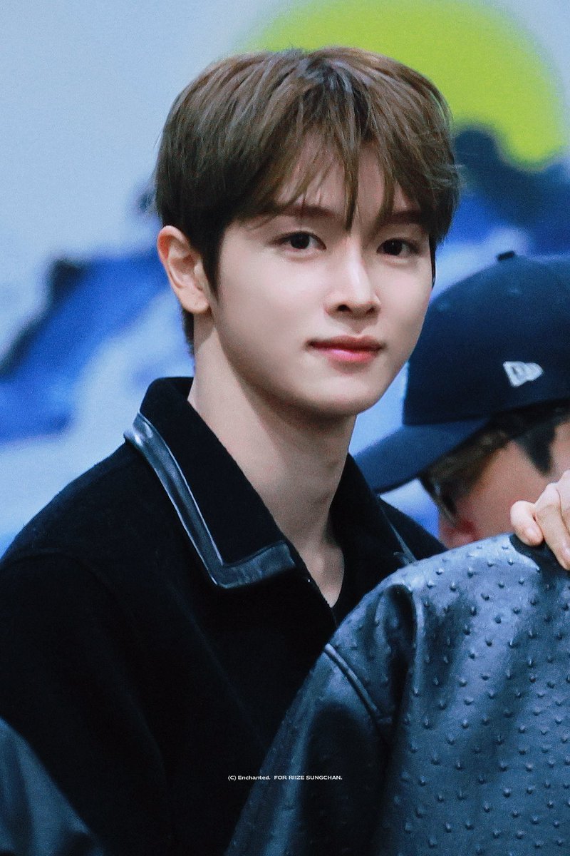 Enchanted0913's tweet image. 251126 퇴근

#성찬 #SUNGCHAN #ソンチャン 
#라이즈 #RIIZE