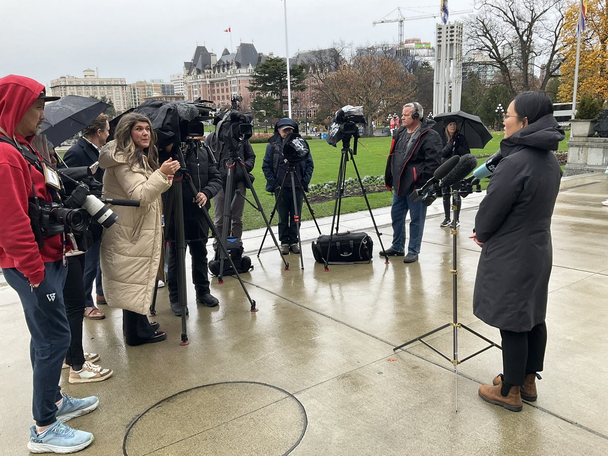 VancouverRapeRelief tweet media