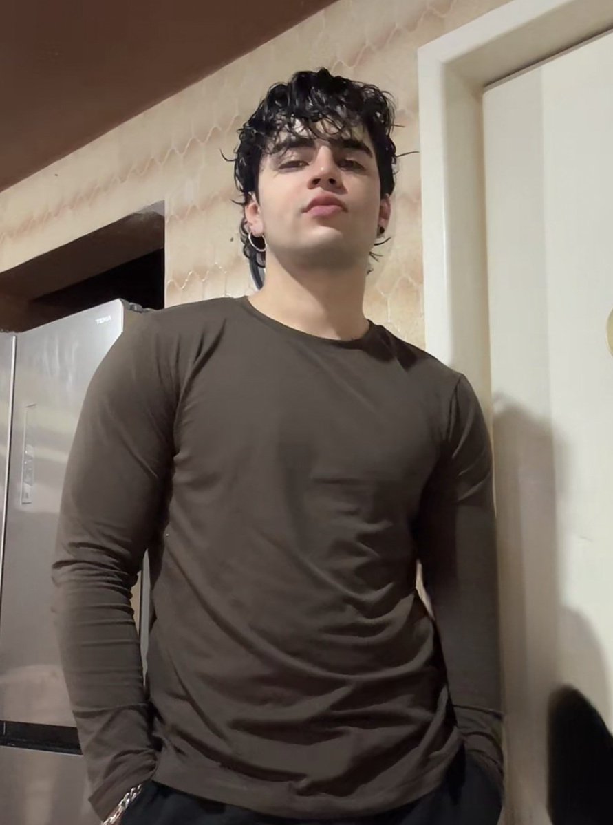 CapoRoxy's tweet image. Mercurio sexy
AARON EN MONTSE Y JOE

Amo como se le ve el pelo húmedo 💦
#AaronMercury