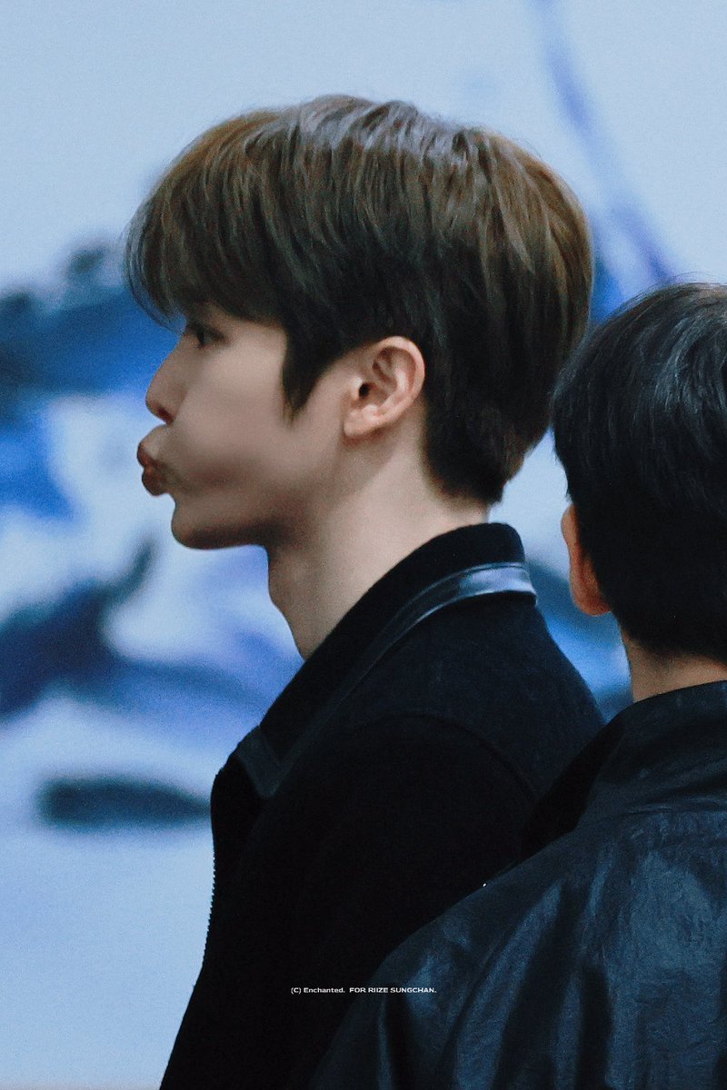 Enchanted0913's tweet image. 251126 퇴근
😗
#성찬 #SUNGCHAN #ソンチャン 
#라이즈 #RIIZE