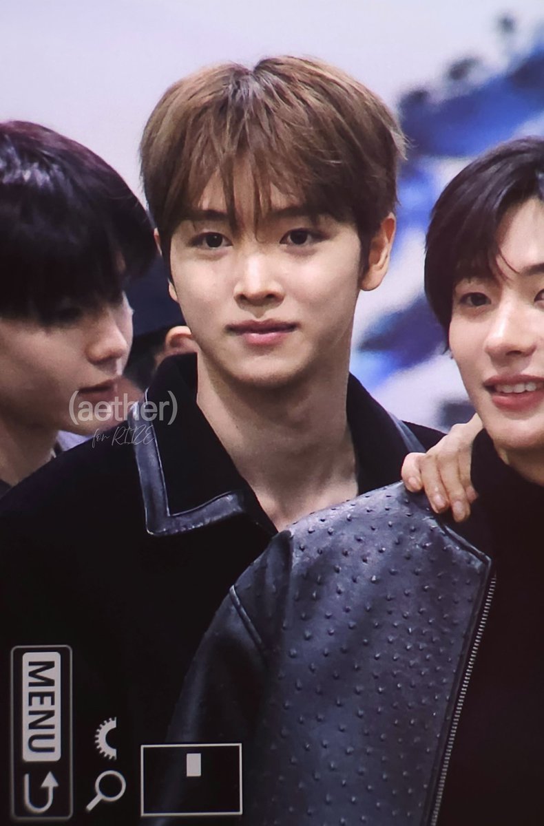 Aether010913's tweet image. 251126 퇴근 

#SUNGCHAN #ソンチャン #성찬 #RIIZE #라이즈