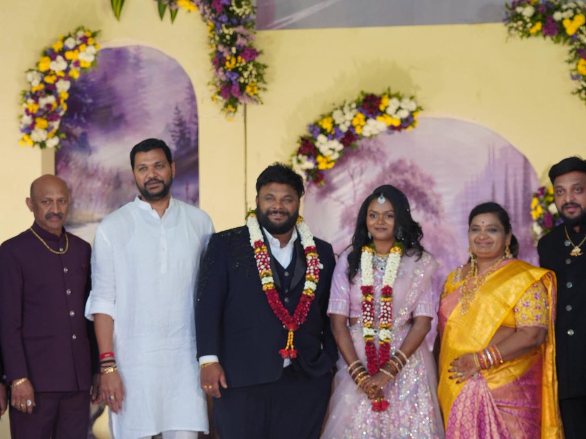 NuthiSrikanth's tweet image. మిత్రుడు,, పడాల చరణ్ గౌడ్ గారి సోదరుడు పడాల రాజమౌళి గారి వివాహ రిసెప్షన్ కు హాజరైన సందర్భంగా..

#wedding #reception #padalacharan #padalarajamouli #nuthisrikanthgoud