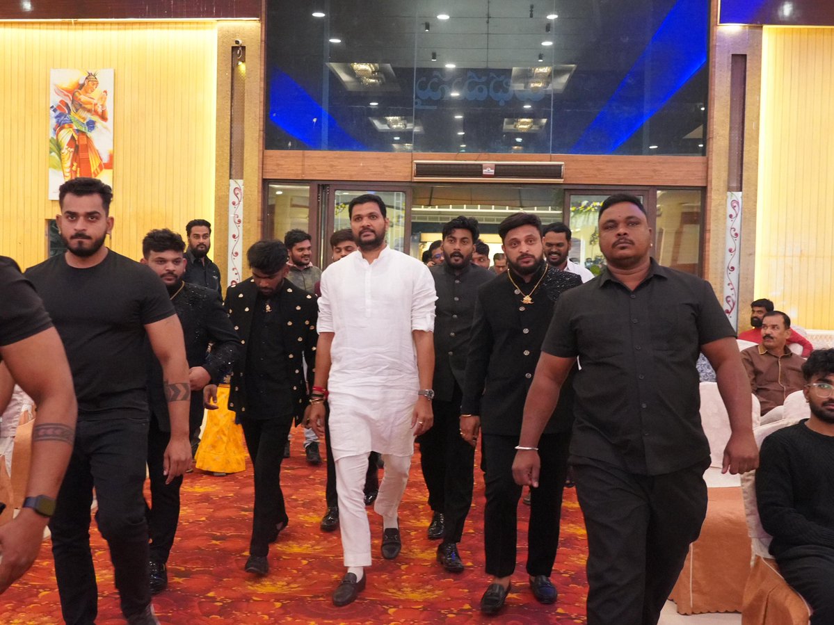 NuthiSrikanth's tweet image. మిత్రుడు,, పడాల చరణ్ గౌడ్ గారి సోదరుడు పడాల రాజమౌళి గారి వివాహ రిసెప్షన్ కు హాజరైన సందర్భంగా..

#wedding #reception #padalacharan #padalarajamouli #nuthisrikanthgoud