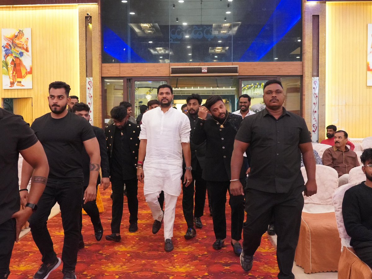 NuthiSrikanth's tweet image. మిత్రుడు,, పడాల చరణ్ గౌడ్ గారి సోదరుడు పడాల రాజమౌళి గారి వివాహ రిసెప్షన్ కు హాజరైన సందర్భంగా..

#wedding #reception #padalacharan #padalarajamouli #nuthisrikanthgoud