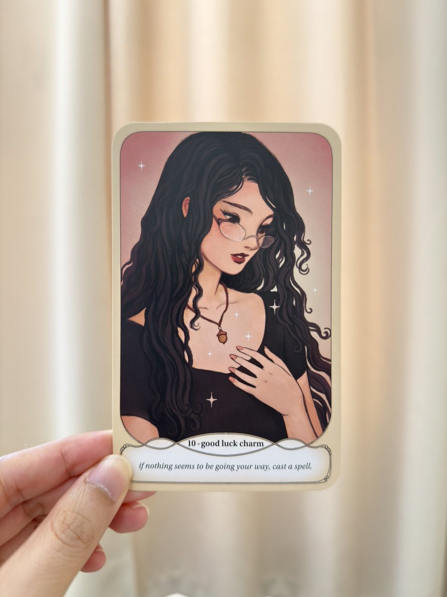 Mookko03's tweet photo. 🪄Full : สิ่งดีดีส่งท้ายปี 2025 🪄

🧚‍♀️ รี+ฟอล+กด1เรื่องราวดีดีนี้เป็นของคุณ 

Good luck charm “วันพุธ”

: คุณเป็นคนที่ไม่ยอมแพ้ต่อโชคชะตา คำติดปากของคุณในปีนี้จึงเป็น “ก็แค่ทำใหม่ ทำซ้ำ ไม่เห็นเป็นไปไรเลย แค่ได้ลองทำก็โอเคแล้ว” เพราะคุณมองว่า ไม่มีอะไรที่คุณทำไม่ได้ และ คุณจะหา ทางลัด ให้กับตัวเองเสมอ 

: สิ่งที่จะส่งท้ายปีให้คุณวันพุธคงเป็นการมาช่วยยืนยันว่าสิ่งที่คุณพยายามจะทำมันตอนนี้กำลังจะเป็นรูปเป็นร่าง คุณมีโอกาสได้รับความช่วยเหลือหรือเครื่องมือให้ทำสำเร็จได้เร็วขึ้นค่ะ (คน สัตว์ สิ่งของ สิ่งศักดิ์สิทธิ์ อื่นๆ) ขอให้คุณยังคงเชื่อมันในศักยภาพตัวเอง การลงแรง ลงกายไปครั้งนี้ไม่เปล่าประโยชน์ค่ะ ปลายทางของความสำเร็จเดินมาพร้อมๆ กับการลงมือทำของคุณค่ะ 

(กระซิบ) : สุขอยู่ไม่นาน ทุกข์ก็อยู่ไม่นานเช่นกัน มองให้ดีว่าตอนนี้คุณโฟกัสอะไร ถอนหายใจได้เลยหากมันเหนื่อยมากๆ แต่ก็ต้องกอดตัวเองให้มากๆ เราสามารถที่จะพูดขอบคุณตัวเองที่ให้โอกาสมาทำถึงตรงนี้และพร้อมชมตัวเองว่า โคตรเก่งเลยตัวฉัน 🐈