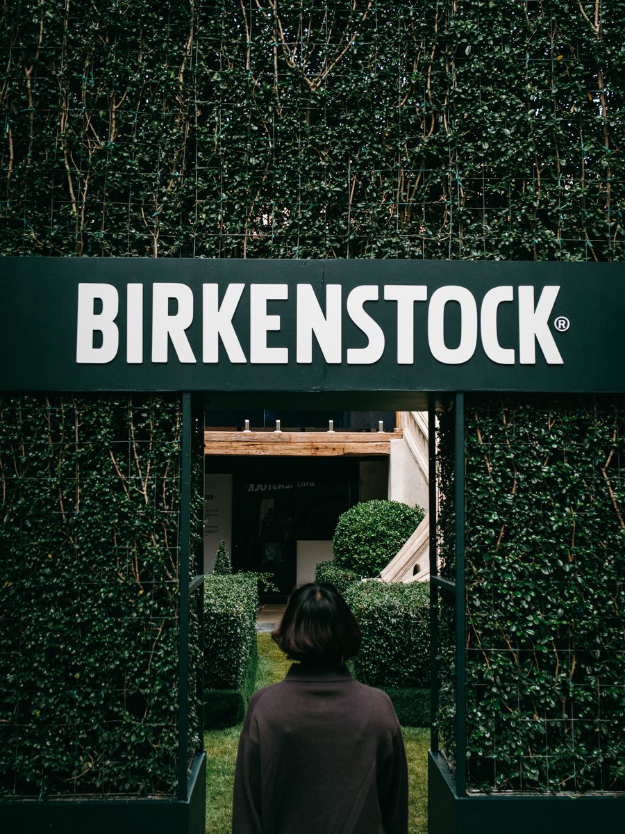 Rattomarty's tweet image. 🌳🤍 #GroundedinNature ฟีลดีมาก! มาเดินฮีลใจ สัมผัสธรรมชาติ และชมงานอาร์ตสวยๆ ที่ BIRKENSTOCK Presents: The Art of Walking กับ #Suntur ที่ทรงวาด!