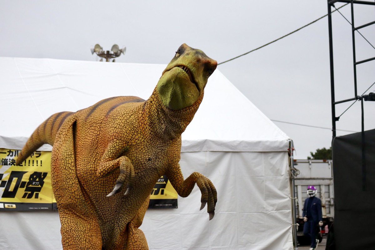 puku_291's tweet image. これがフクイザーチームのヒーローショーです🦖🔥
これがきっかけで、福井に興味持ってくれて遊びに来てくれたら嬉しいな😊
フクイザーショーの中でも福井の魅力伝えてるから、実際に来て肌で感じてほしい🙌🏻
バスツアー絶対したい！！笑

#フクイザー #福井 #フロダーク #芦原