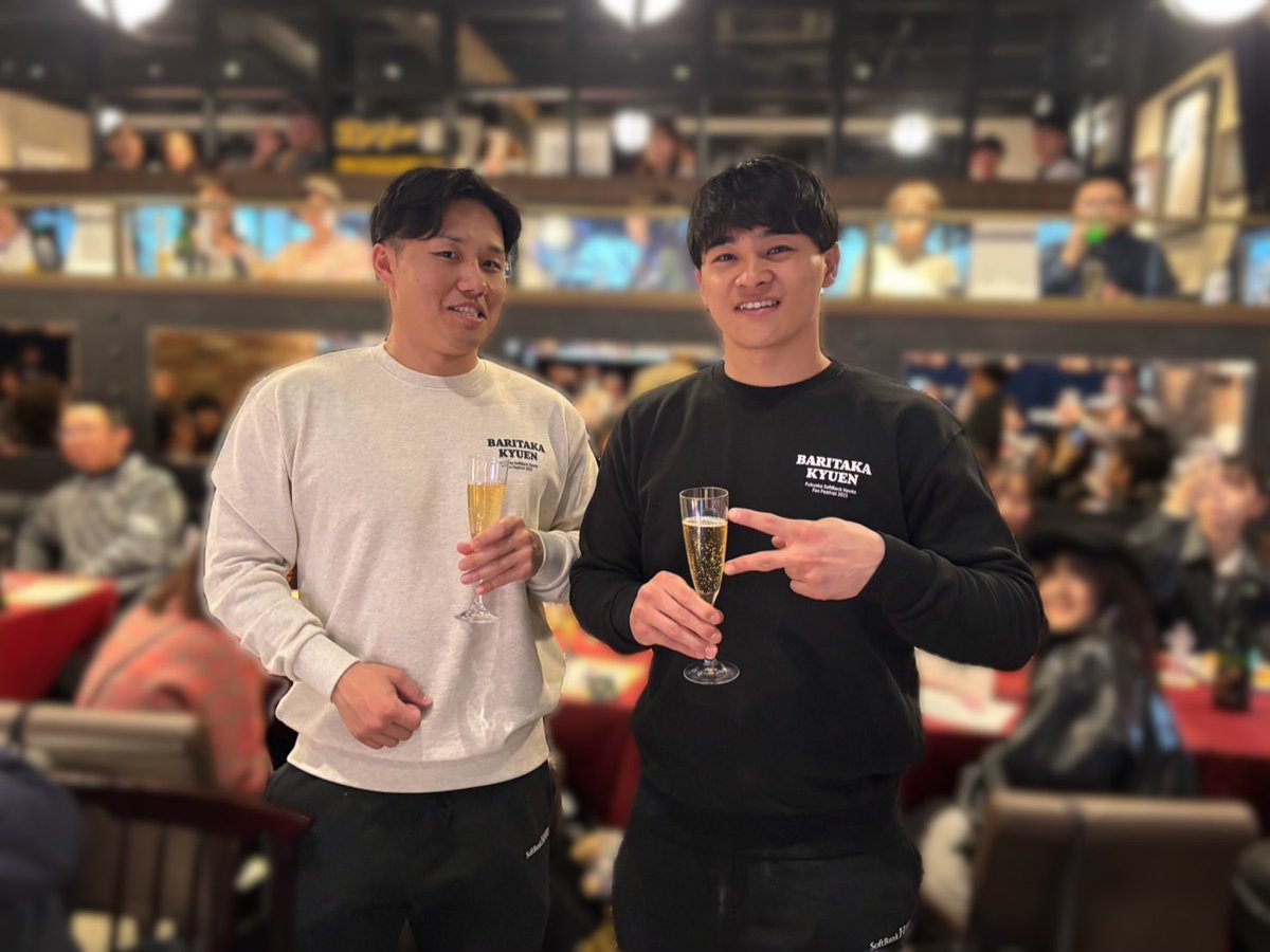 mlbcafefukuoka's tweet image. 今年のファンフェスティバル2025ではMLBカフェ福岡店では選手とミュージックパーティーを開催🥂✨✨
#海野隆司 選手、 #谷川原健太 選手
#正木智也 選手、#川村友斗 選手
素敵なお時間をありがとうございました💕