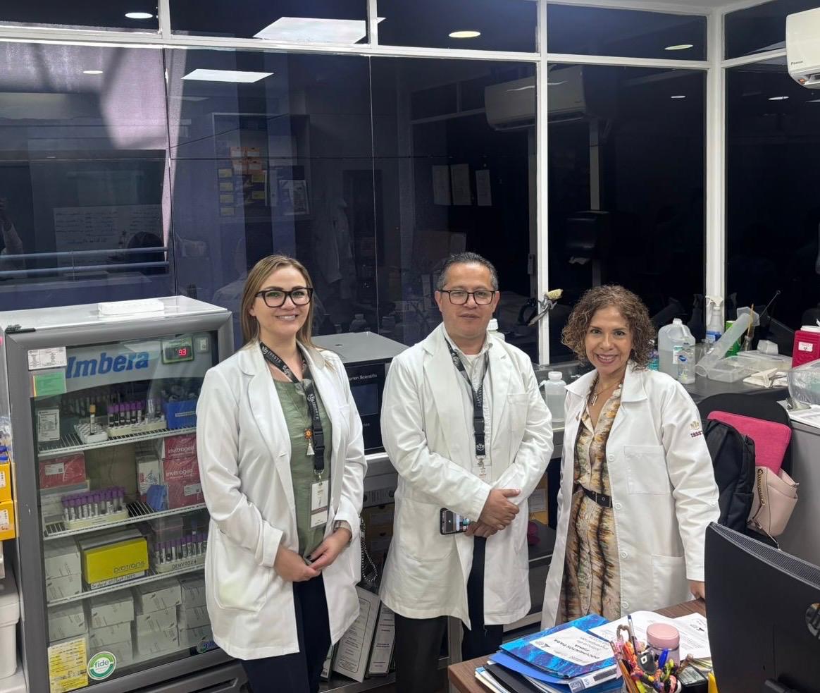 YolandaASP's tweet photo. Hoy realizamos una supervisión al Hospital Regional de Alta Especialidad Centenario de la Revolución Mexicana en Morelos. Pudimos constatar el trabajo que realiza el área de investigación y los resultados que se han obtenido.
Y  yo... la más feliz de hacer lo que más me gusta. https://t.co/1h3Iq4m2jP