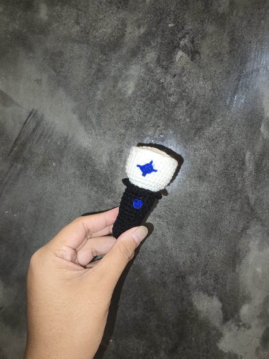 ✨️พร้อมส่ง✨️
พวงกุญแจถัก น้องบ๊อบหลานยาย
ราคารับเลี้ยง 79 บาท 
นัดรับได้ที่งาน #HappyBUSDAY2025 ทั้งสองวัน สนใจ DM 🩷
#BOBisCOMING
#BUS_OFFICIALLIGHTSTICK  
#ตลาดนัดbus #ตลาดนัดบัส