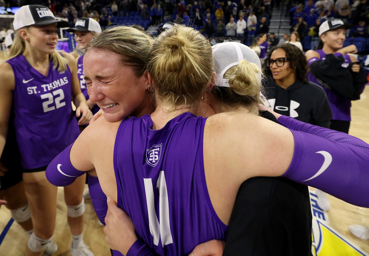 TheSummitLeague's tweet image. 𝙄𝙉𝙏𝙍𝙊𝘿𝙐𝘾𝙄𝙉𝙂 the 2025 #SummitVB champions, @Tommievball 

📰 » tinyurl.com/383xk9m9
📷» @Inertia_Photo

#ReachTheSummit