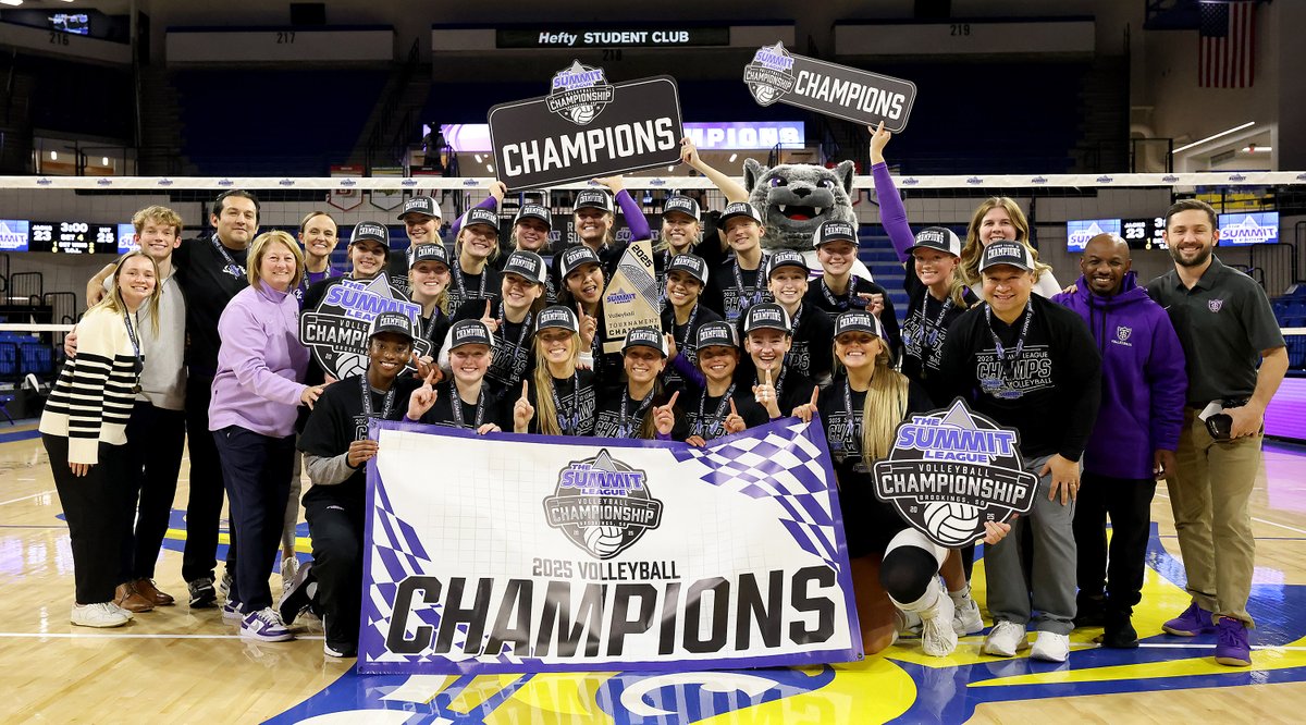 TheSummitLeague's tweet image. 𝙄𝙉𝙏𝙍𝙊𝘿𝙐𝘾𝙄𝙉𝙂 the 2025 #SummitVB champions, @Tommievball 

📰 » tinyurl.com/383xk9m9
📷» @Inertia_Photo

#ReachTheSummit
