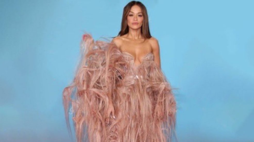 11/26は、リタ オラ (Rita Ora)さんのお誕生日。旧ユーゴ(現在のコソボ