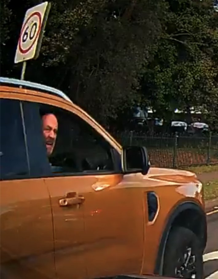 pradeep_cspk's tweet image. Racism? Mate, even bin chickens have evolved past that. 

Bloke lost his shit over an Indian car. My Mahindra XUV didn’t flinch. Say cheese, muppet — dashcam’s eating this up!

Hall of Shame Rego - EUQ04G