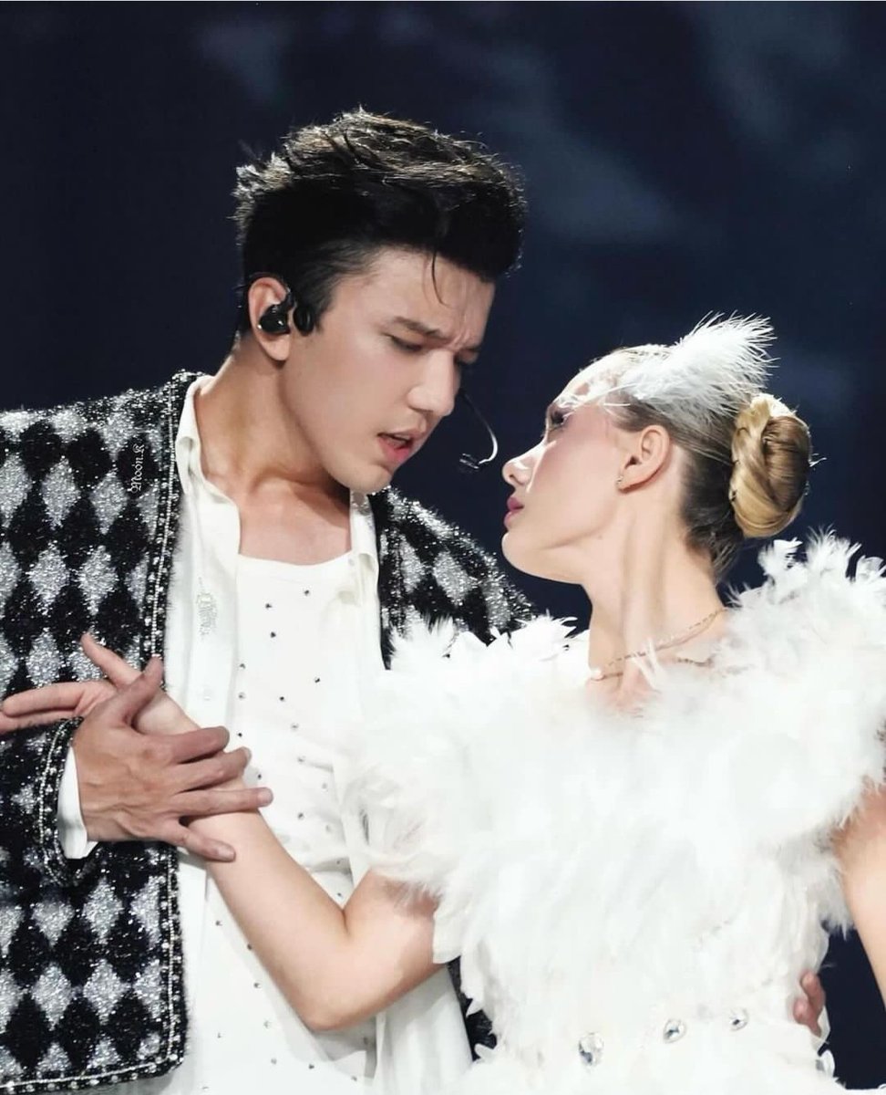 <a href="/DiDearsHispanos/">Dimash&DearsHispanos</a> Siempre he visto a Dimash como una persona muy inteligente,  con pensamientos muy profundos, cálido y cercano.  Da gusto admirar a un artista de ese talante. 

DIMASH SOLO CONCERT 
Kazakh Superstar 
#BestVoice