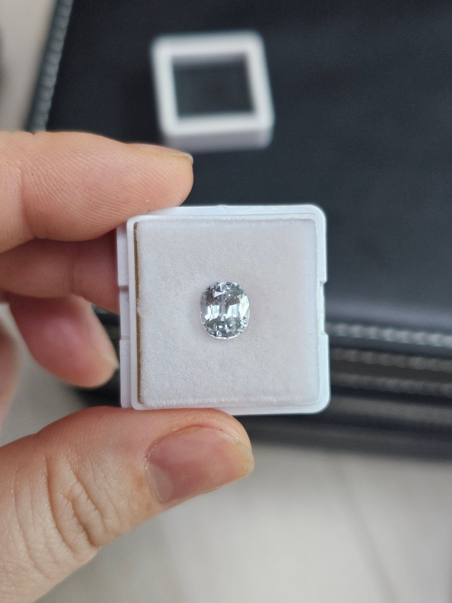 seul613's tweet photo. #원석마켓
사파이어 65만원
2.17ct 7.5x6.6x4.9
무색에 가깝고 아주 연하게 하늘+초록색이 보입니다. ㅊㅂㅅ에서 구매했어요 https://t.co/ibc5bo8QWr