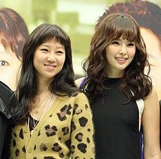 Kongvelyans_INA's tweet photo. #GongHyoJin and #LeeHoney
They're aging backward!
Still so cute and pretty 😍 

Pasta (2010)                   People Upstairs (2025) https://t.co/tA29lY0zOD