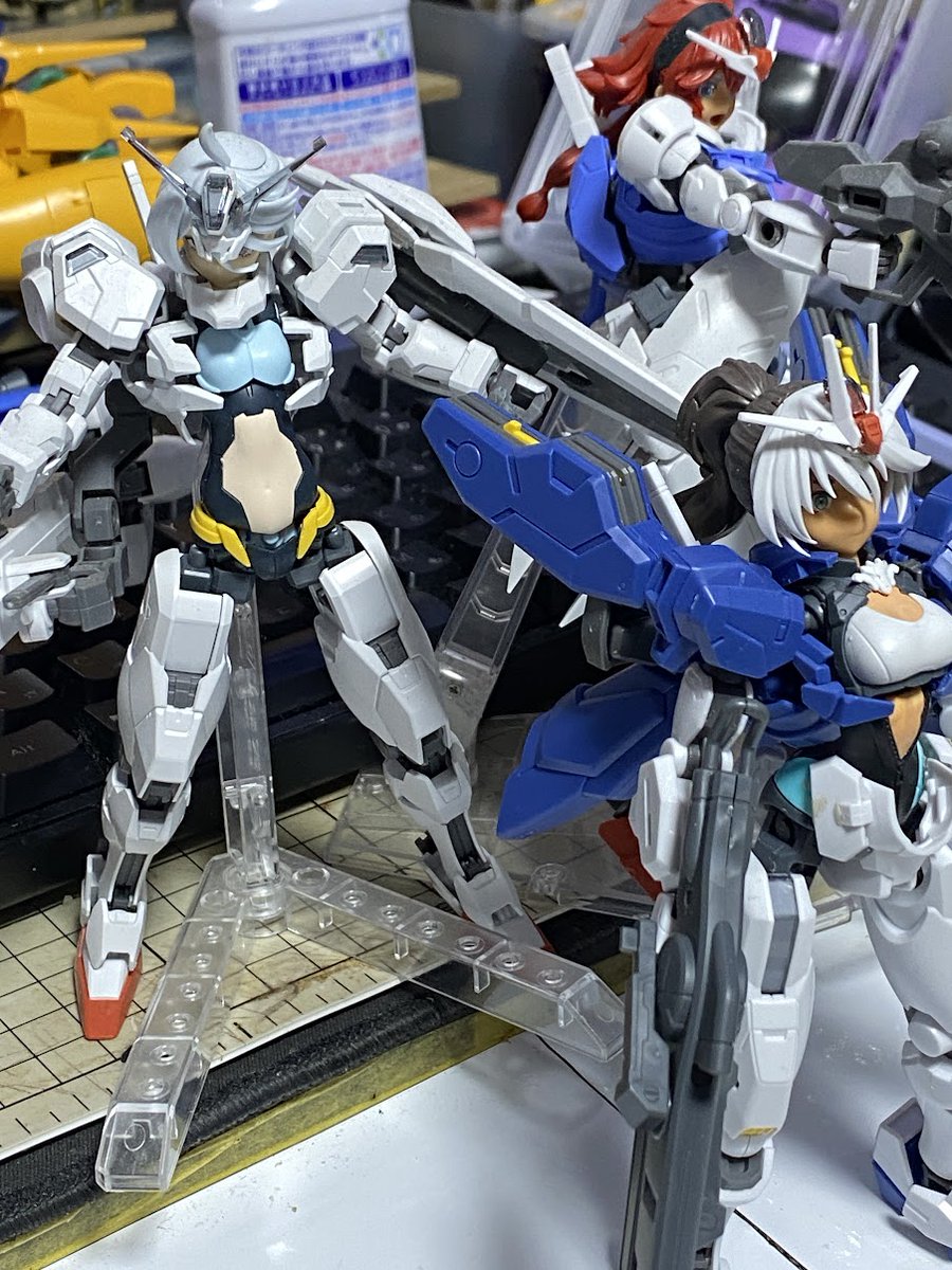 ayakanP's tweet image. エアリアルシリーズ。改修型はまだ仮止め段階なんで粘着ゴムが見えてますが。バラしたらもとに戻せるようにしてるので、どうするかお悩み中。
#ガンプラ #30MS #MS少女