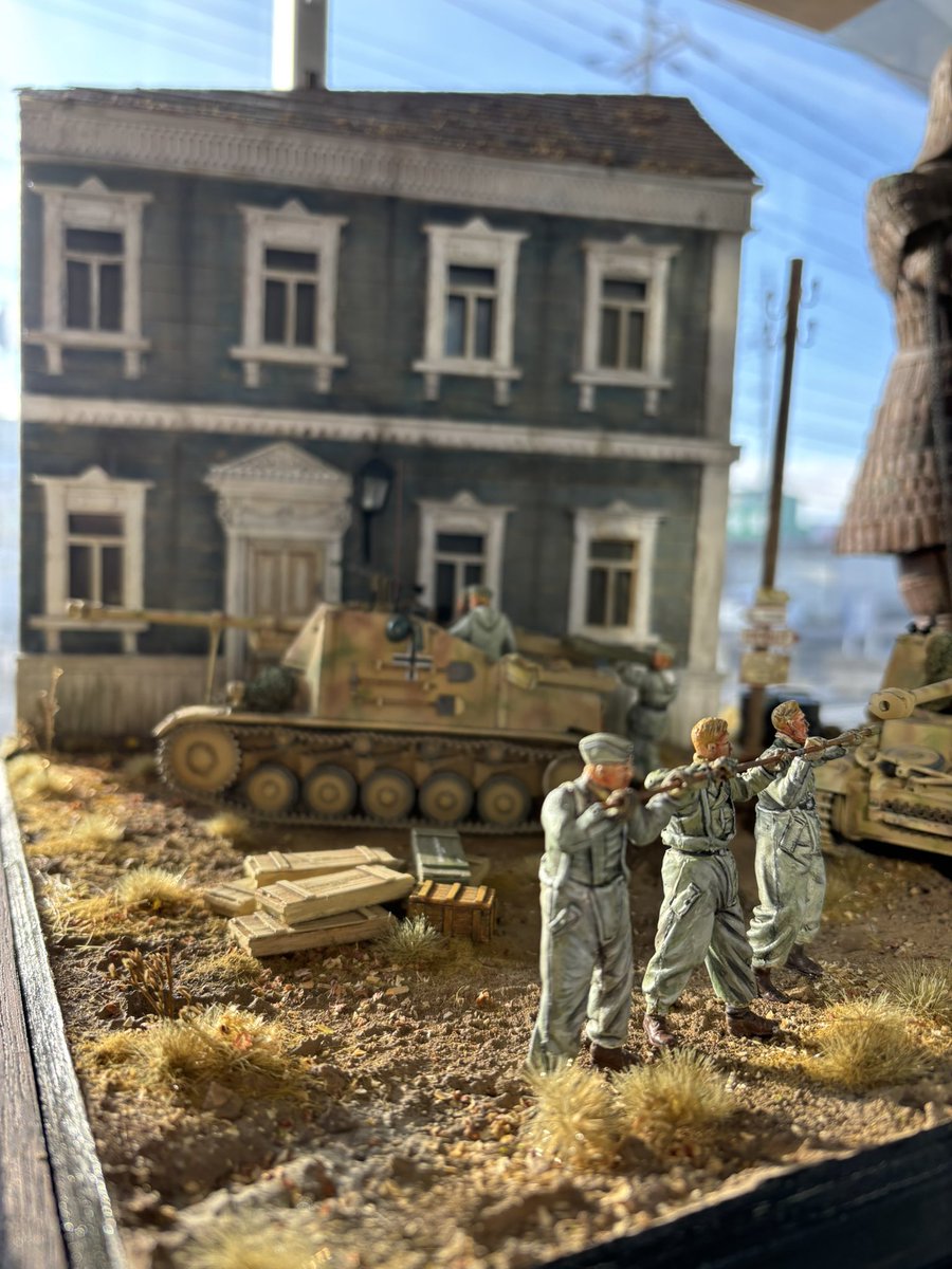 msmodelswebshop's tweet image. おはようございます☀

ショーケースに嘉瀬さんの作品を展示しました(1枚目の写真)

他の作品も朝日があたっていい感じですね

ご来店の際にぜひご覧ください

#msmodels