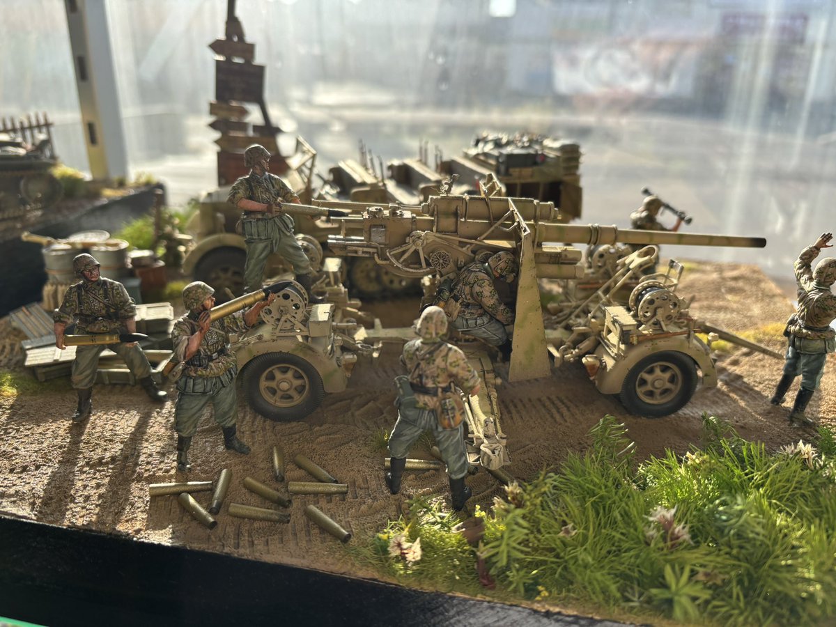 msmodelswebshop's tweet image. おはようございます☀

ショーケースに嘉瀬さんの作品を展示しました(1枚目の写真)

他の作品も朝日があたっていい感じですね

ご来店の際にぜひご覧ください

#msmodels