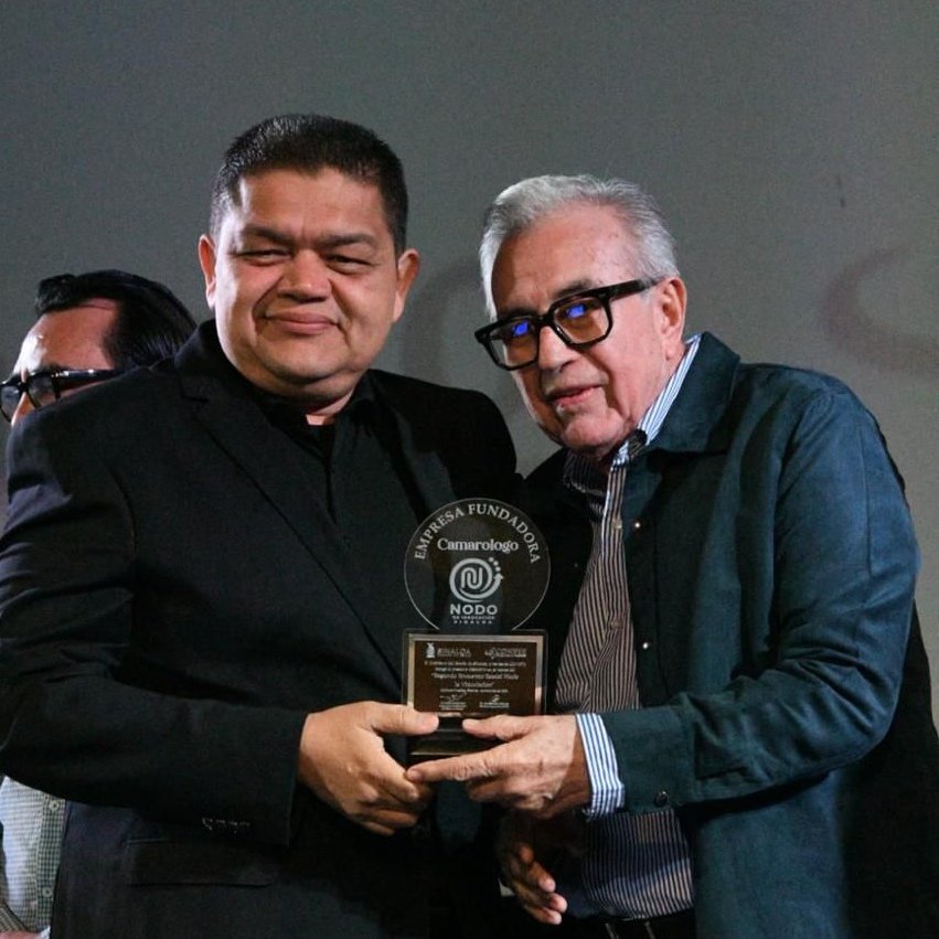 Camarologo's tweet photo. Recibí, junto a colegas de @AdecemAC, el distintivo como Empresa Fundadora del Nodo de Innovación Sinaloa.

Un paso clave para unir empresa, academia e instituciones públicas y transformar conocimiento en soluciones reales para el estado.

Gracias a @CONFIESinaloa por este reconocimiento.
A innovar y construir.

#Innovación #Sinaloa #ADECEM #Camarólogo