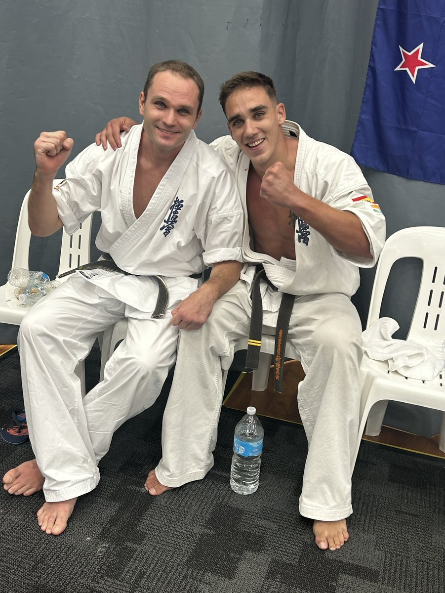 RineD1987's tweet image. ワールドカップの結果、初戦敗退でした…。かなり強い相手でしたが、全力を尽くして戦ったつもりです。最後の試合にするつもりだっただけに悔しいですが、後輩たちが頑張って良い結果を出してくれたので、彼らを誇りに思っています！さて、ゲーム制作の続きにとりかかるぞ！
youtube.com/watch?v=YbX1i2…