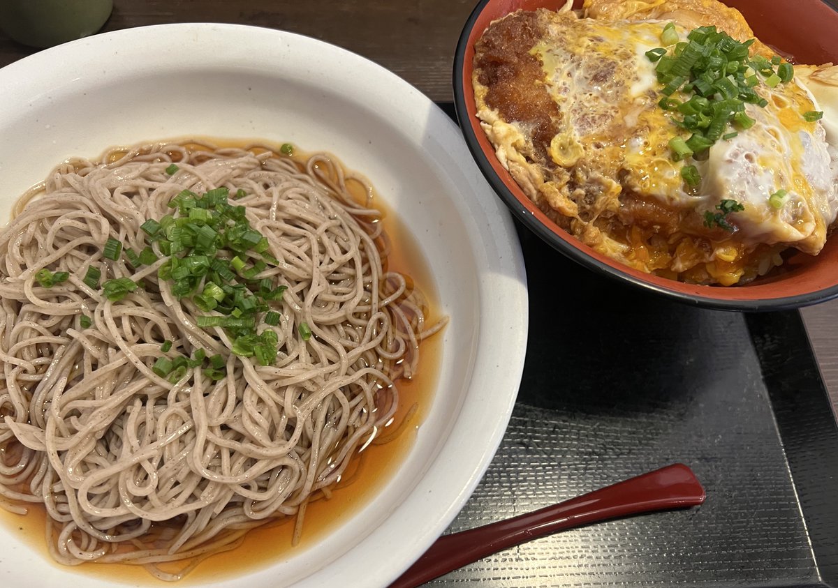 飯も食べたし午後から暇だ。