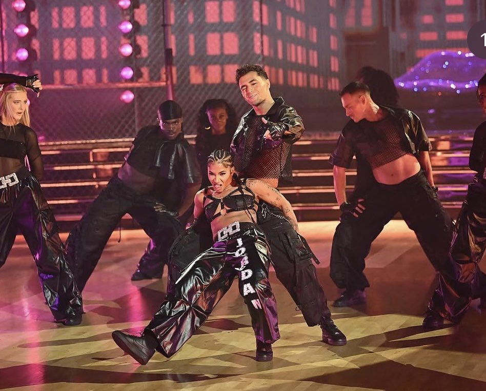 What’s this? Oh, just the best freestyle Carrie Ann has seen in 26 seasons. #DWTS