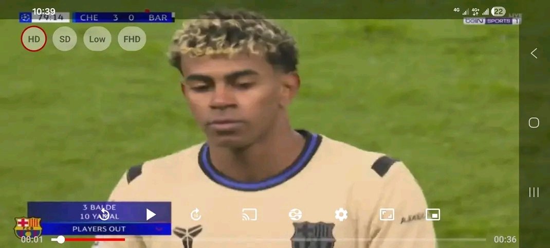 Siaman, aberewa twɛ a nka wadi awie.