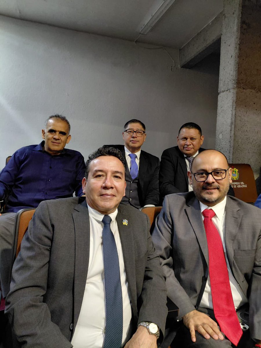 insistemx's tweet photo. Ayer, el Secretario General de INSISTE acompañó a la Secretaria de Educación en su comparecencia ante el Congreso.

En INSISTE construimos puentes sin sumisión y defendemos derechos sin confrontaciones inútiles. https://t.co/anwXXVCUU3