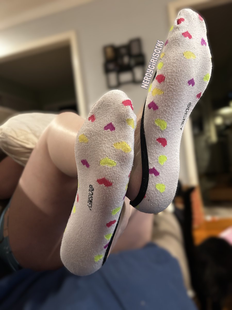 NerdyGirlSocks's tweet photo. Couple of different cute socks for you guys tonight! As you can see they are VERY well worn. ๐
2/2
#anklesocks #cutesocks #chaussettes #sockswag #shoesoff #socks #soles #socken #pieds #explore #fypใท #wellworn https://t.co/oK18ncLAvL