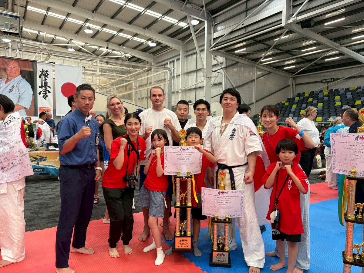 RineD1987's tweet image. ワールドカップの結果、初戦敗退でした…。かなり強い相手でしたが、全力を尽くして戦ったつもりです。最後の試合にするつもりだっただけに悔しいですが、後輩たちが頑張って良い結果を出してくれたので、彼らを誇りに思っています！さて、ゲーム制作の続きにとりかかるぞ！
youtube.com/watch?v=YbX1i2…