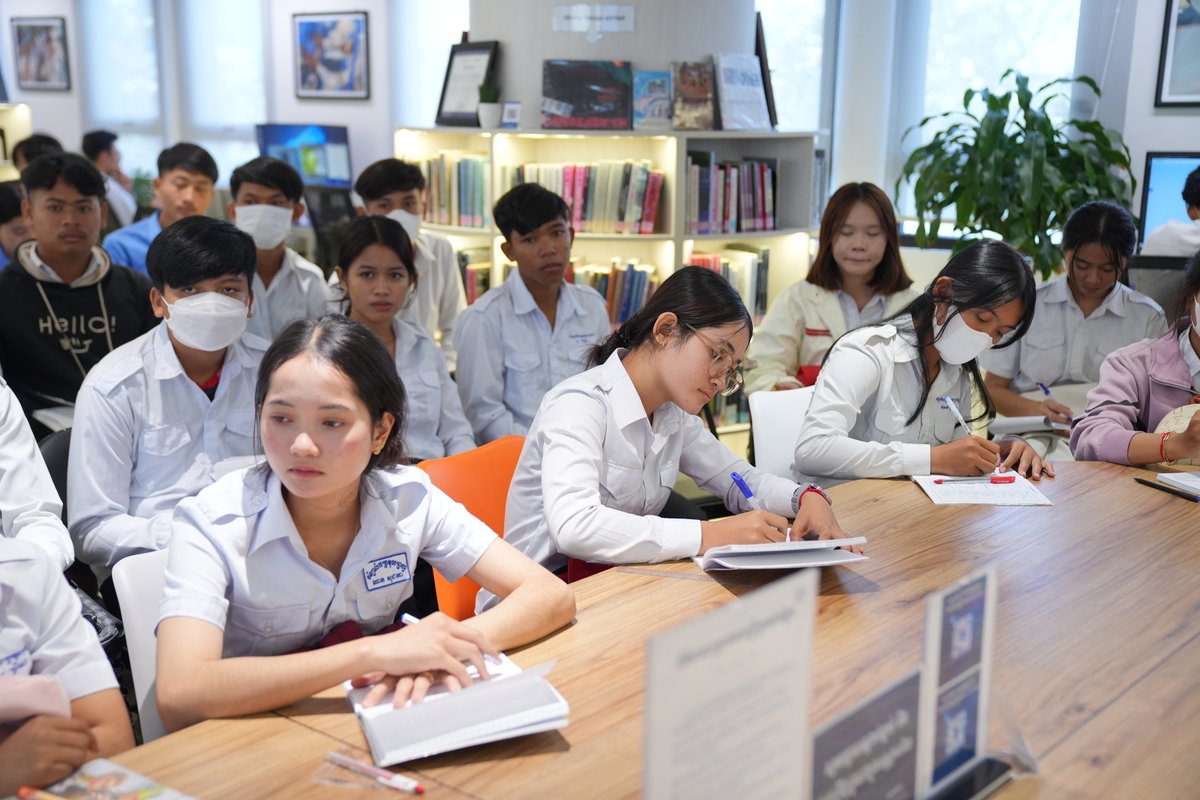 KRTribunal's tweet image. On the morning of November 26, 2025, the (ECCC) welcomed 200 students and teachers from Hun Sen Ta Kok High School, Khmer-Japan Friendship High School, and Pramoul Prom High School in Preah Sdach District, Prey Veng Province, to an educational visit at our ECCC 
#ECCC #Education