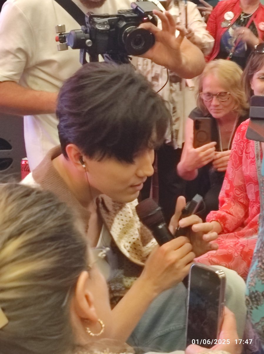 <a href="/DiDearsHispanos/">Dimash&DearsHispanos</a> Su humanidad nos hace recordar que la verdadera grandeza se mide por la forma en que tratamos a los demás.

DIMASH SOLO CONCERT 
Kazakh Superstar 
#BestVoice