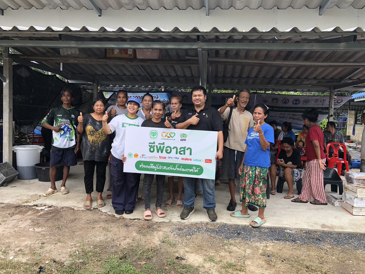 CPGroup_Live's tweet image. #ซีพีอาสา สำนักปฏิบัติการความยั่งยืนทางทะเล ทีมอ่าวไทยตอนบน #เครือซีพี สนับสนุนเนื้อไก่และไข่ไก่จาก CPFGS ให้ชุมชนประมงพื้นบ้าน #สุราษฎร์ธานี #นครศรีธรรมราช และสมาคมประมงพื้นบ้านหัวไทร นำวัตถุดิบประกอบอาหารช่วยเหลือผู้ประสบภัยในพื้นที่หาดใหญ่

#น้ำท่วมใต้ #น้ำท่วมหาดใหญ่