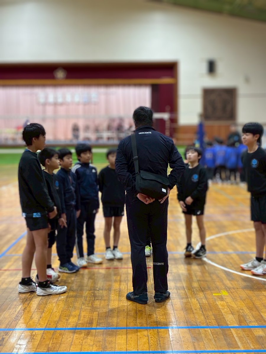 rubicks_iruma's tweet image. 一昨日はミカサ杯一次予選🏐
結果は1勝1敗で二位通過👏
しかし命からがら通過とはこのことですね😅
そして夜は二次予選の抽選会へ🚙💨
これがまた厳しい◯のグループで😱しかし男子2次予選は◯じゃないグループはないですね💦
さぁ気合いじゃ👊