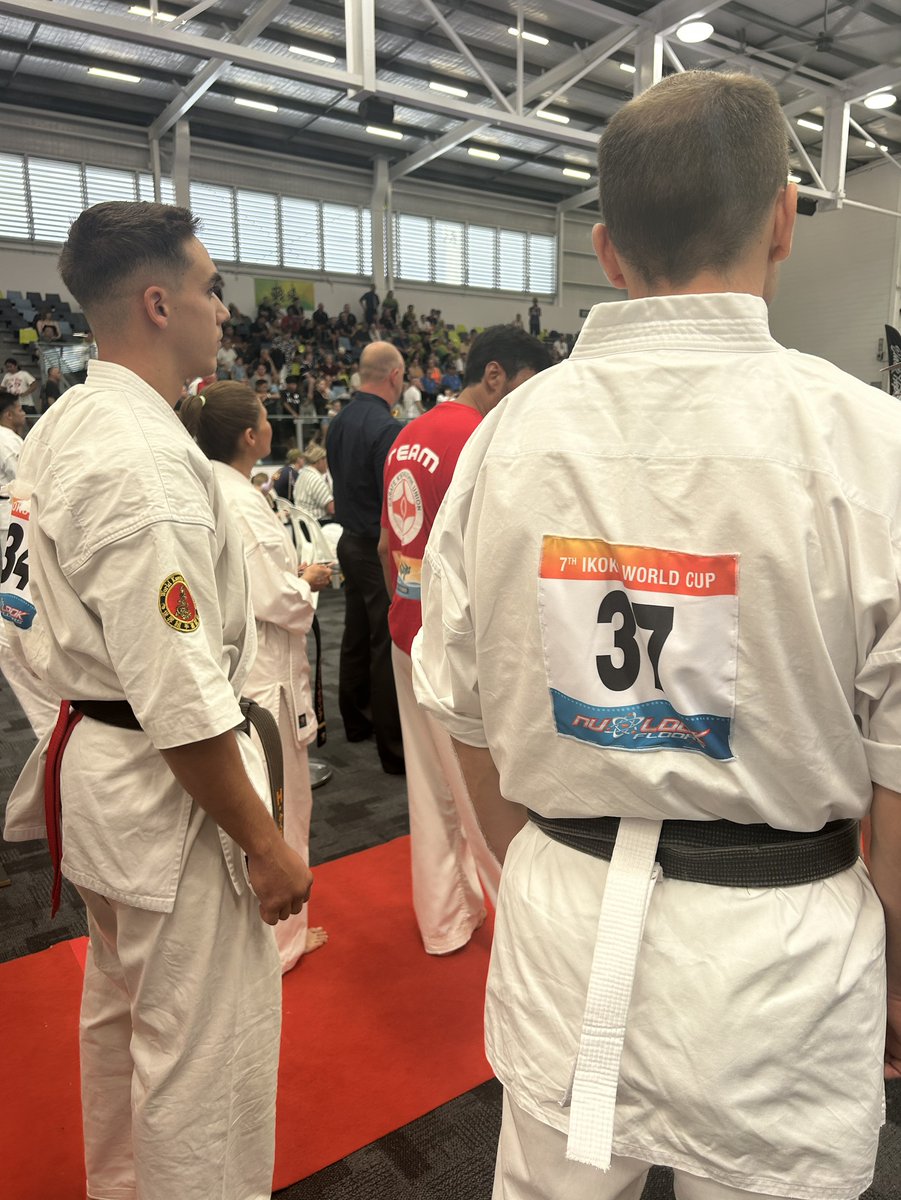 RineD1987's tweet image. ワールドカップの結果、初戦敗退でした…。かなり強い相手でしたが、全力を尽くして戦ったつもりです。最後の試合にするつもりだっただけに悔しいですが、後輩たちが頑張って良い結果を出してくれたので、彼らを誇りに思っています！さて、ゲーム制作の続きにとりかかるぞ！
youtube.com/watch?v=YbX1i2…