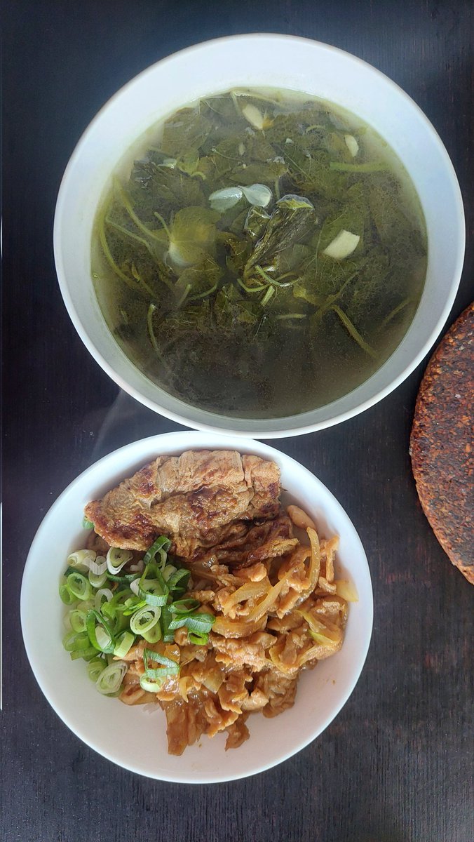 KoffieBear's tweet image. 11.26.2025 - Spinach Soup and Chicken Teriyaki, comfort food of the day ❤️

#food #spinach #comfort #teriyaki #cooking