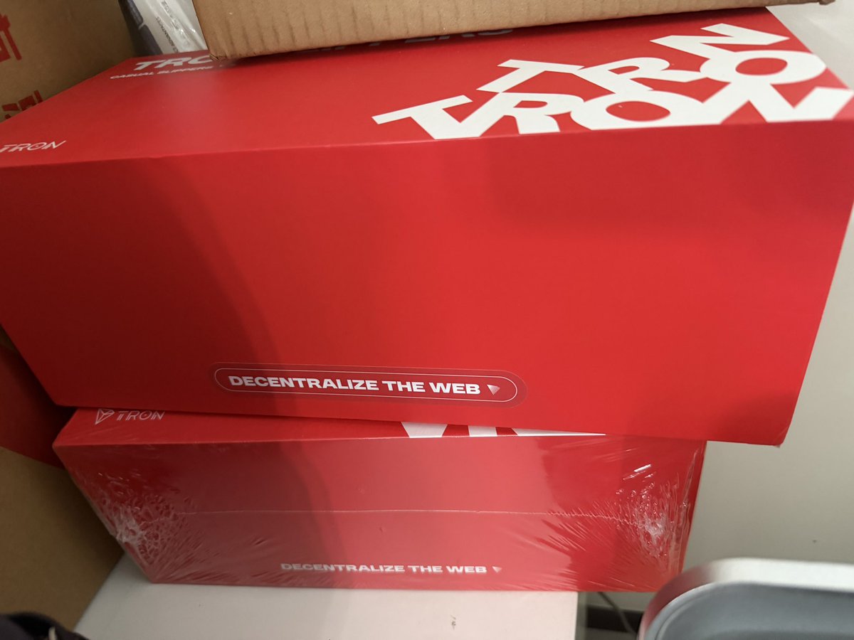 闲来无事，发两个波场周边，关注<a href="/trondaoCN/">TRON DAO中文</a> 就行
12.1开