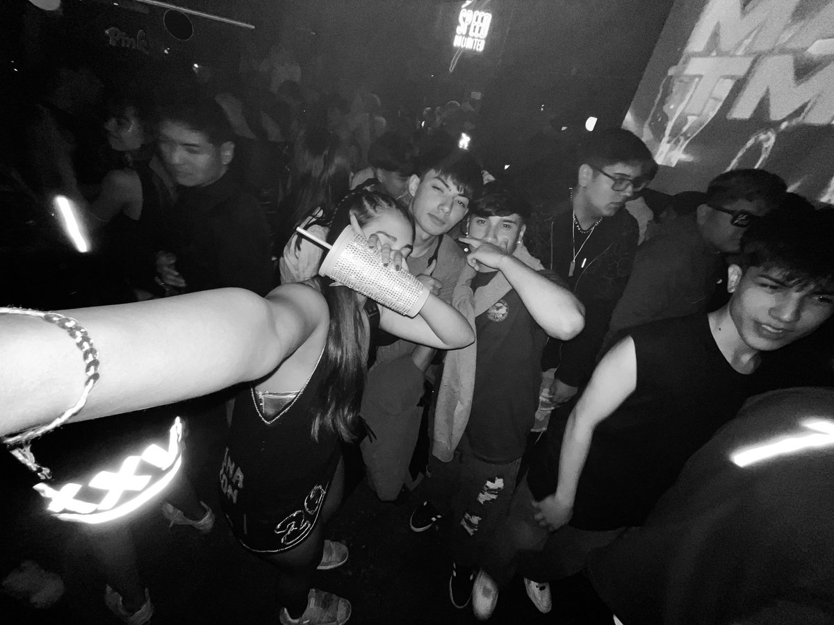 pridiiazz's tweet photo. los amo con todo mi corazon🥹🫶🏽💘 https://t.co/gWWPGF0zee