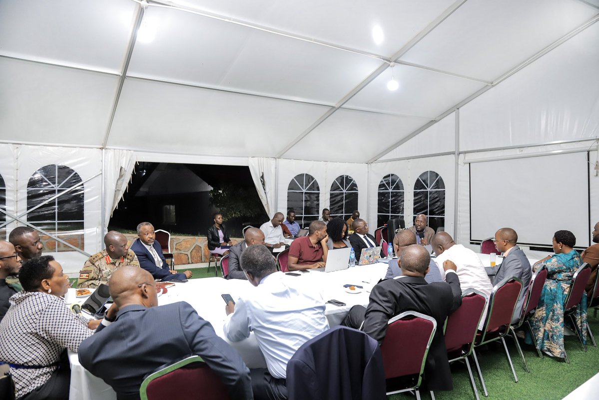 TheeeeGenius's tweet image. The Director @ManifestoUnit, Mr. @WBashaasha commended the security strategy being implemented by @MODVA_UPDF and @PoliceUg during this election period, noting that it offers vital assurance to Ugandans and guarantees the safety in the country.
#EmpoweringInvestors
#UgandaRising